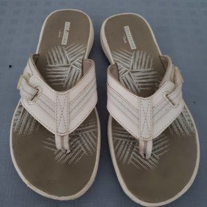 CLARK'S COLLECTION SOFT THONG WHITE SIZE 7